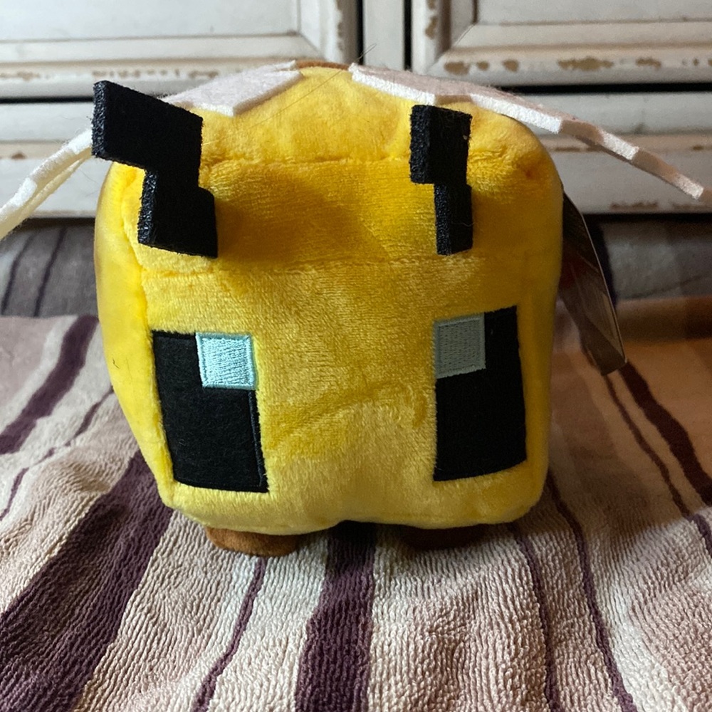 NWT MINECRAFT BEE PLUSH STUFFED ANIMAL